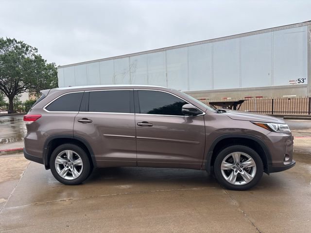 Used 2017 Toyota Highlander Limited FWD image 4