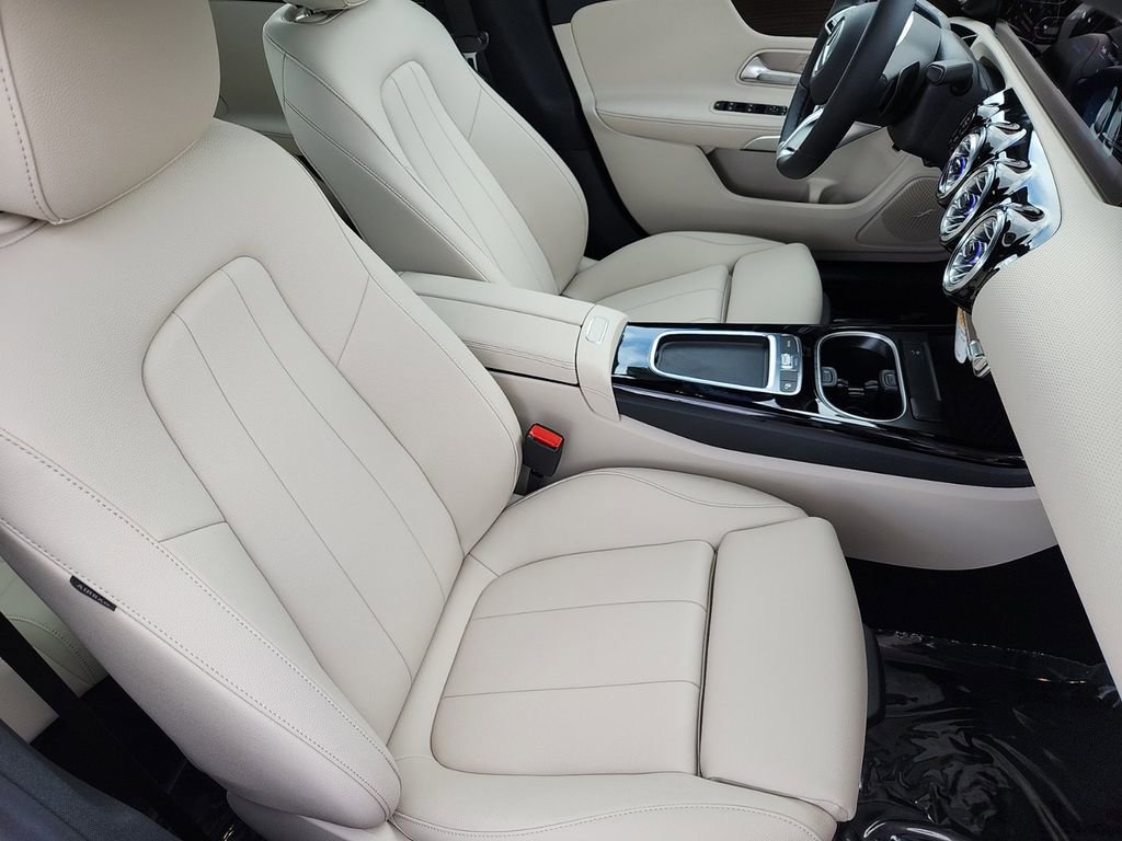 New 2025 Mercedes-Benz CLA 250 4MATIC image 18