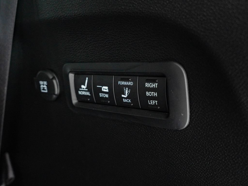 Used 2022 Chrysler Pacifica Limited w/ Uconnect Theater Family Group AWD/4WD image 23