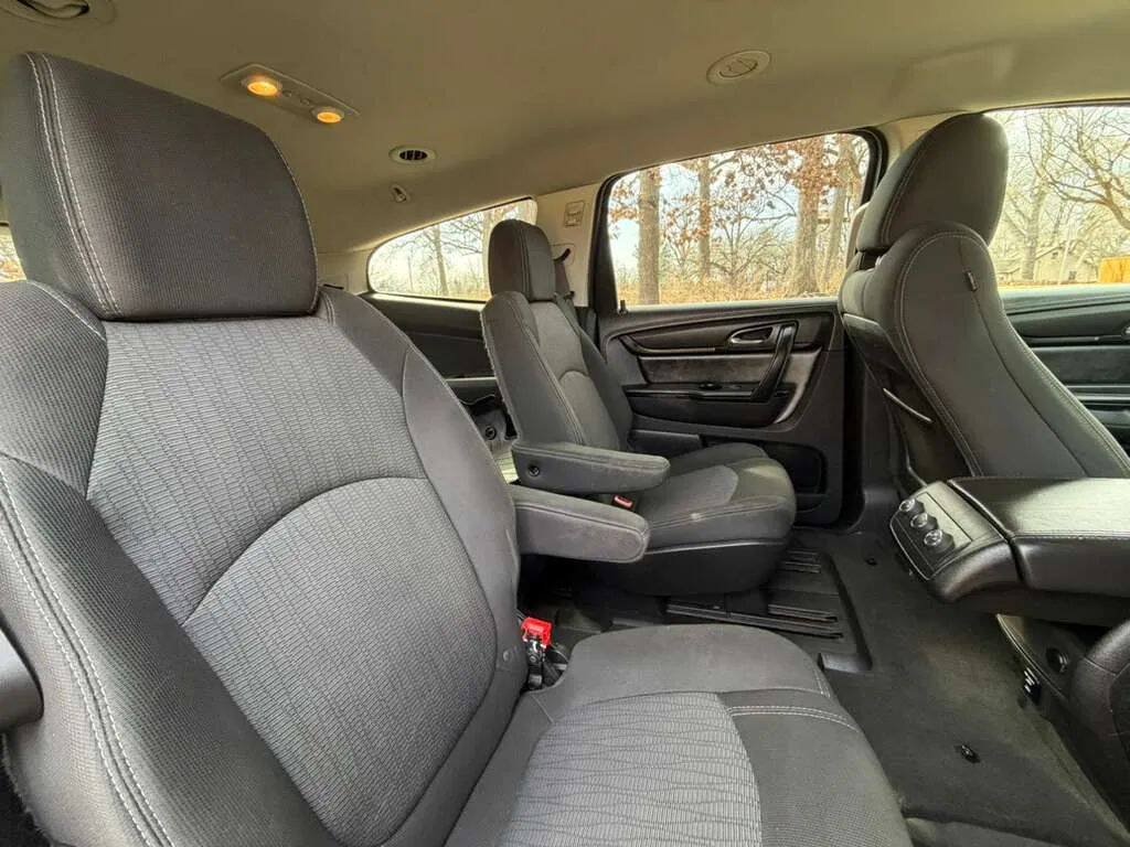 Used 2015 Chevrolet Traverse LT w/ Style and Technology Package AWD/4WD image 9