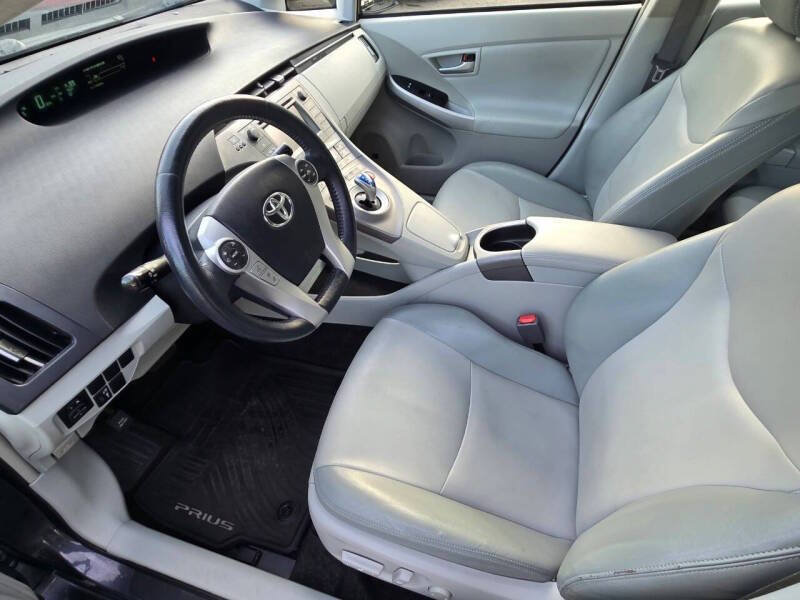 Used 2014 Toyota Prius Four FWD image 2