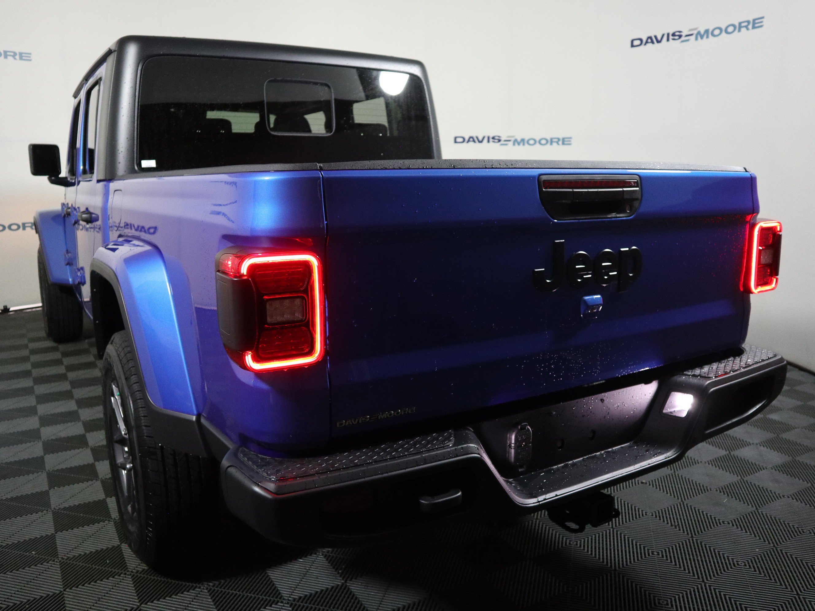 New 2025 Jeep Gladiator Sport AWD/4WD image 9