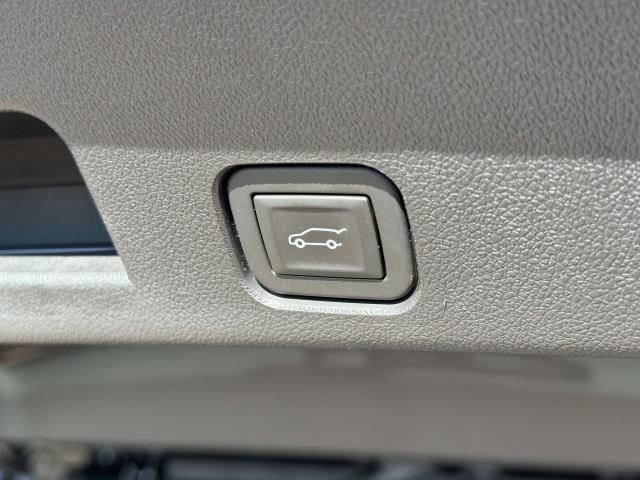 Used 2026 Chevrolet Traverse LT AWD/4WD image 10