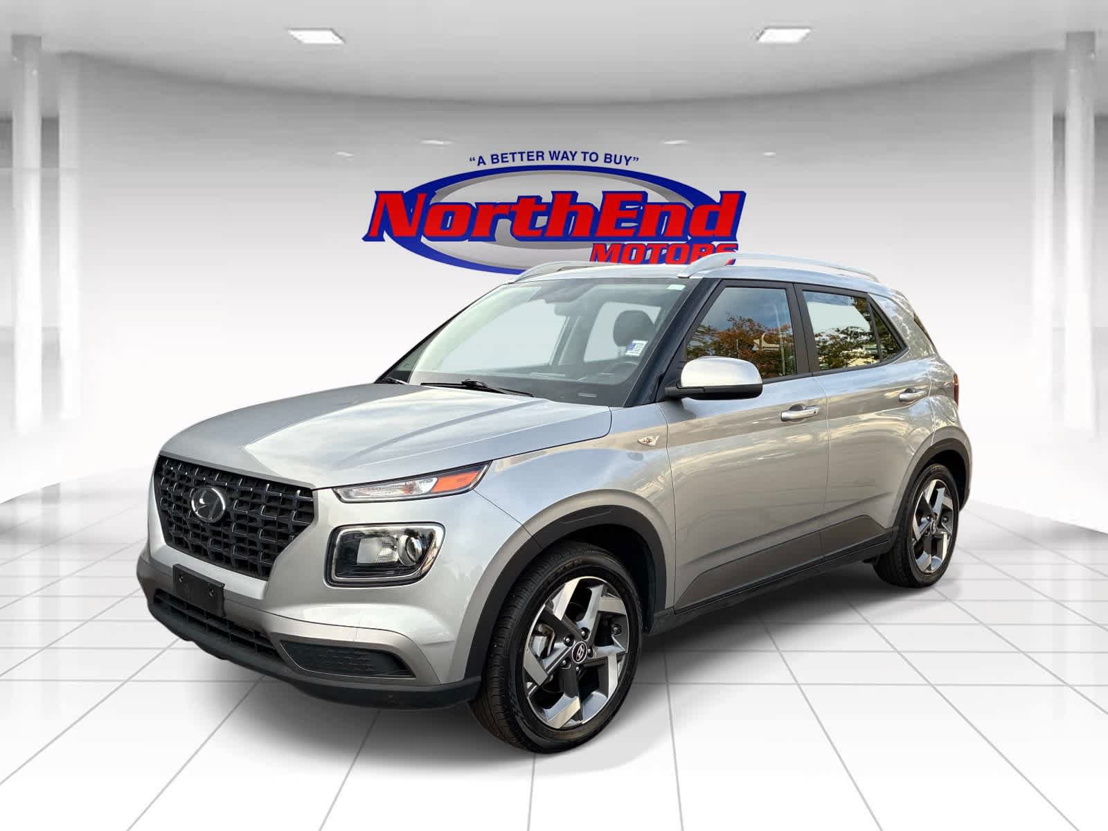 Used 2025 Hyundai Venue SEL FWD image 3