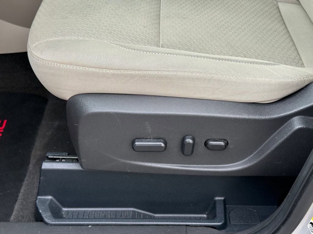 Used 2017 Ford Escape SE w/ Equipment Group 201A image 19