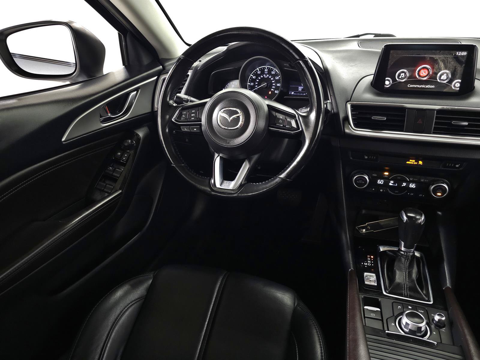 Used 2018 MAZDA MAZDA3 Touring FWD image 15