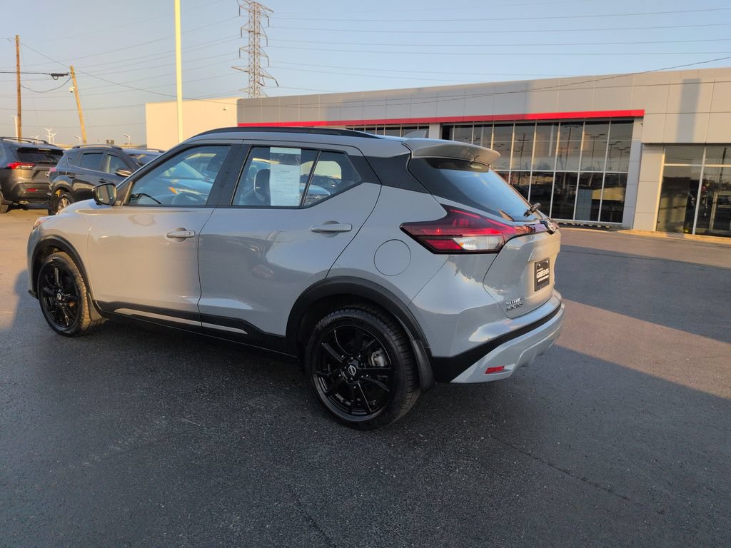 Used 2022 Nissan Kicks SR w/ Premium Package FWD image 3