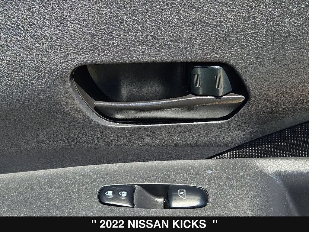 Used 2022 Nissan Kicks S FWD image 30