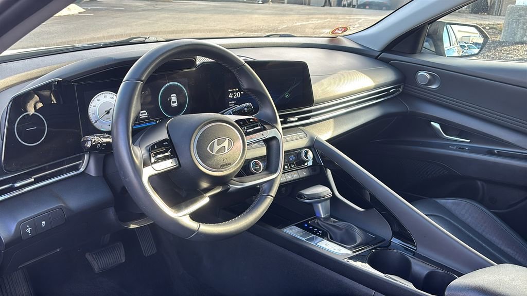 Used 2025 Hyundai Elantra Limited FWD image 26