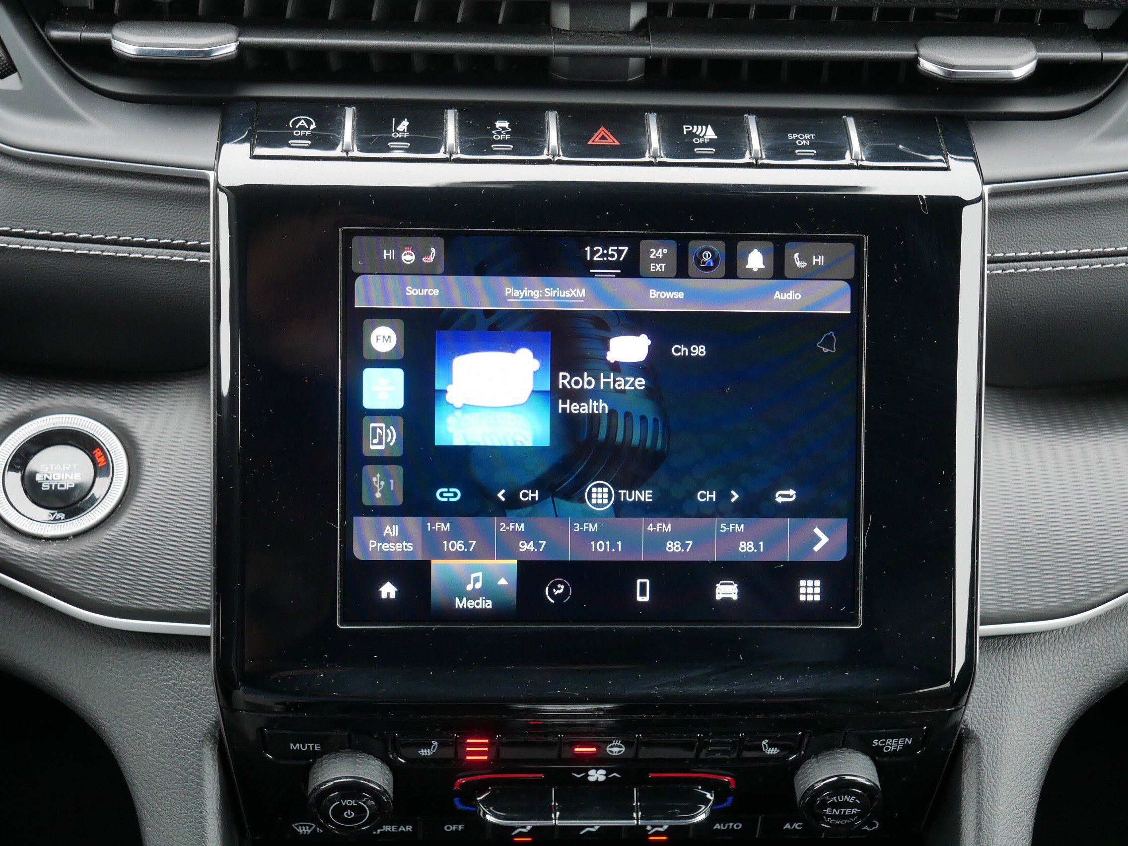 Used 2024 Jeep Grand Cherokee Altitude image 22