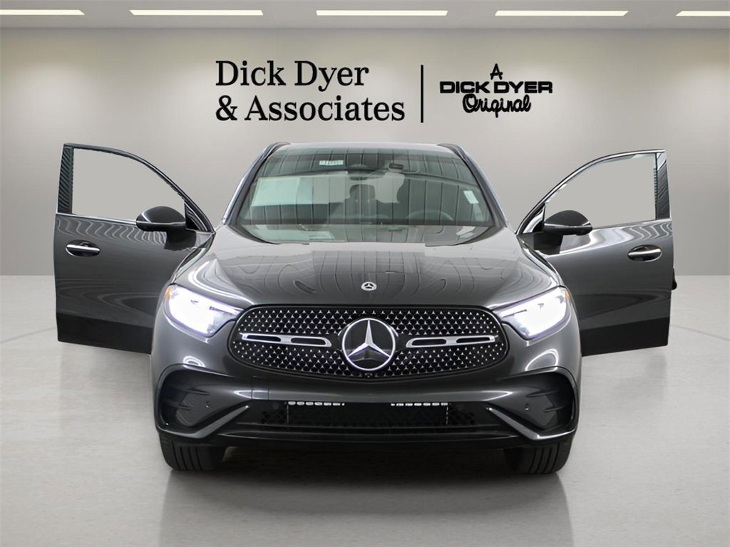 Used 2025 Mercedes-Benz GLC 300 image 4