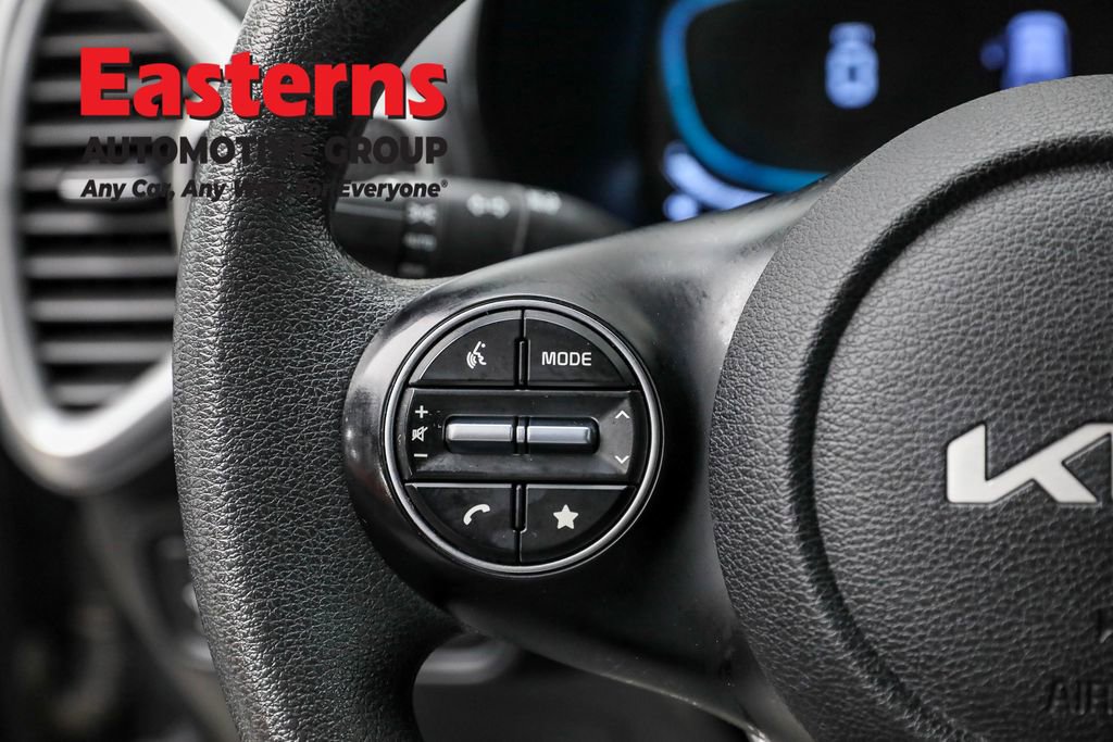 Used 2023 Kia Soul LX w/ LX Technology Package image 15