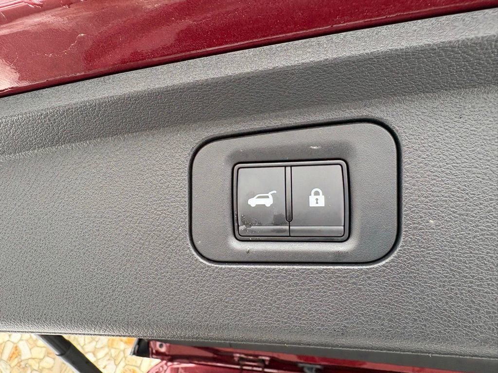 Used 2025 INFINITI QX80 Sensory image 16