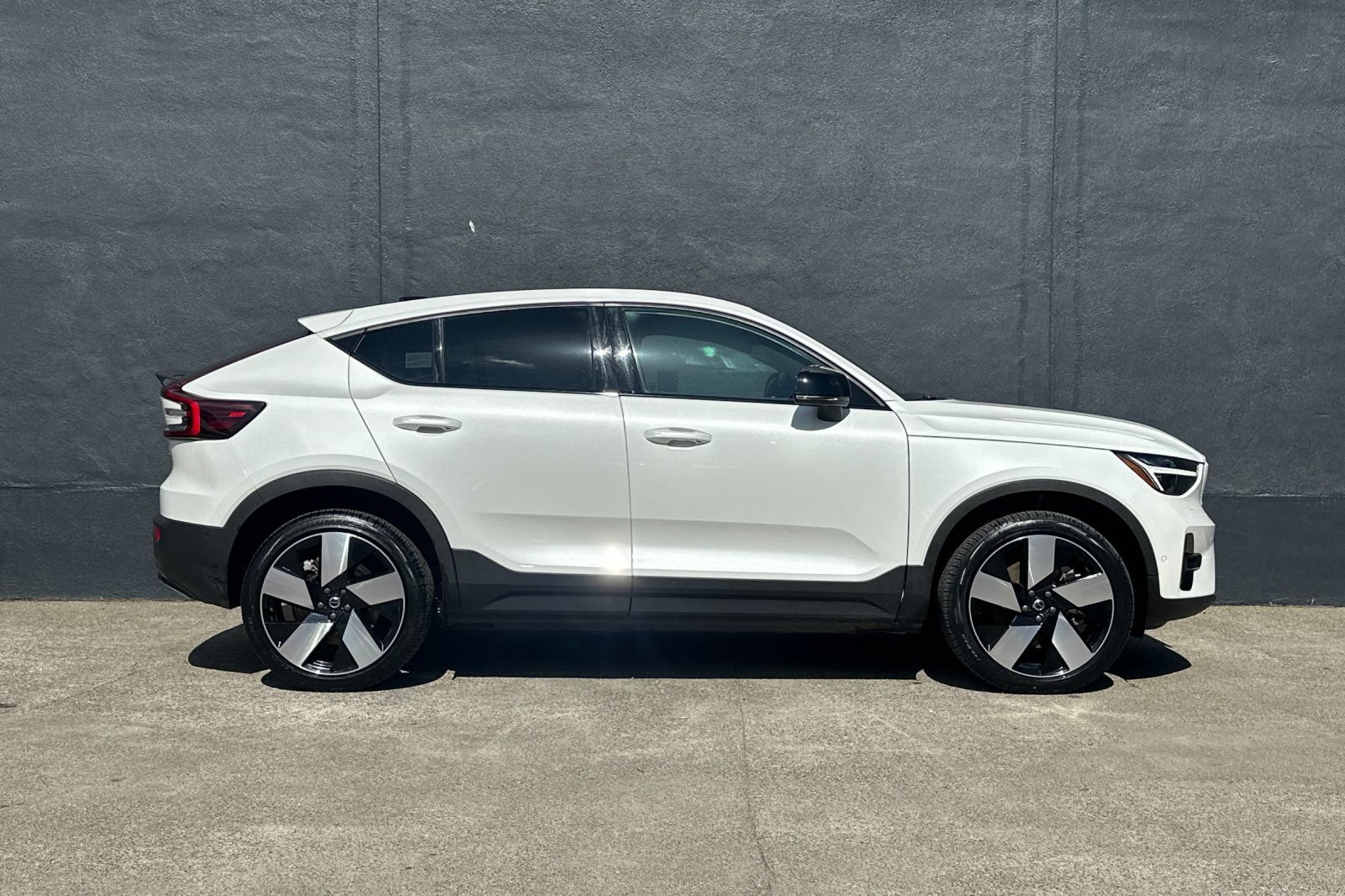 Certified 2023 Volvo C40 P8 Recharge Ultimate AWD/4WD image 9