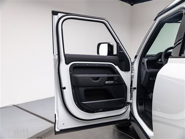 New 2026 Land Rover Defender 110 X-Dynamic SE AWD/4WD image 24