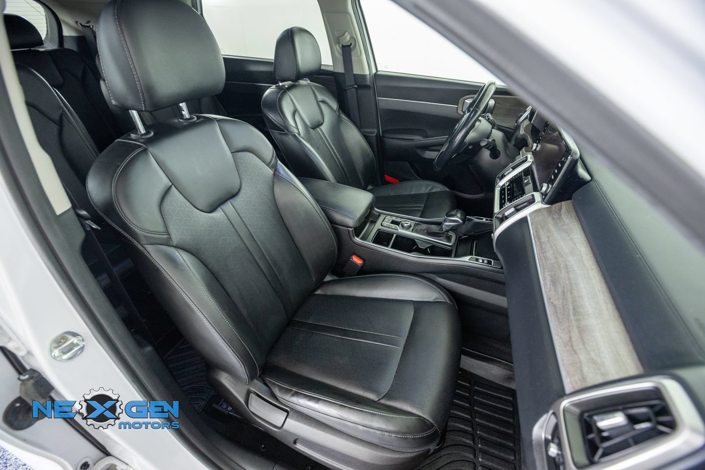 Used 2021 Kia Sorento EX w/ EX AWD X-Line Package image 45