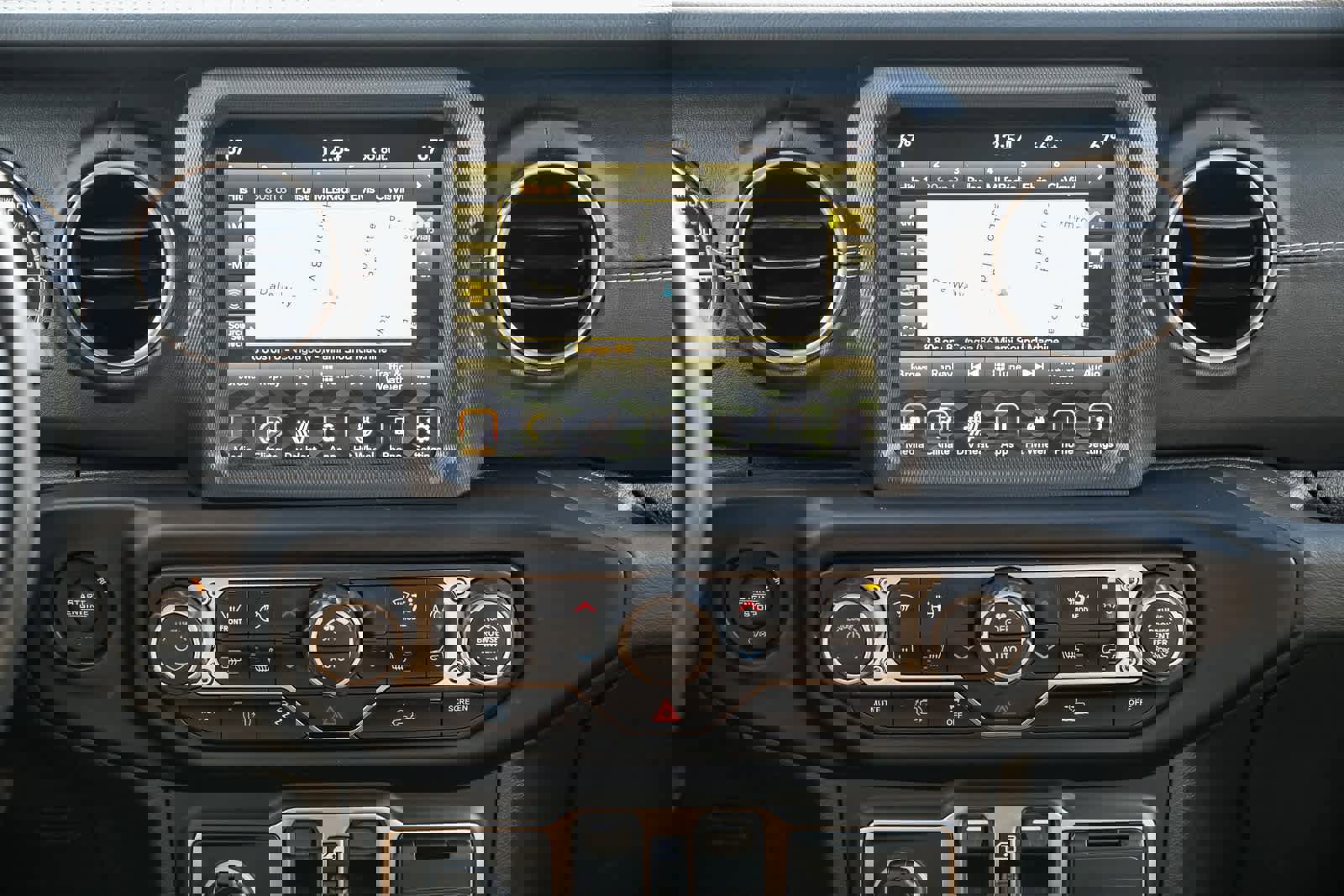 Used 2023 Jeep Wrangler Sahara w/ Cold Weather Group image 13