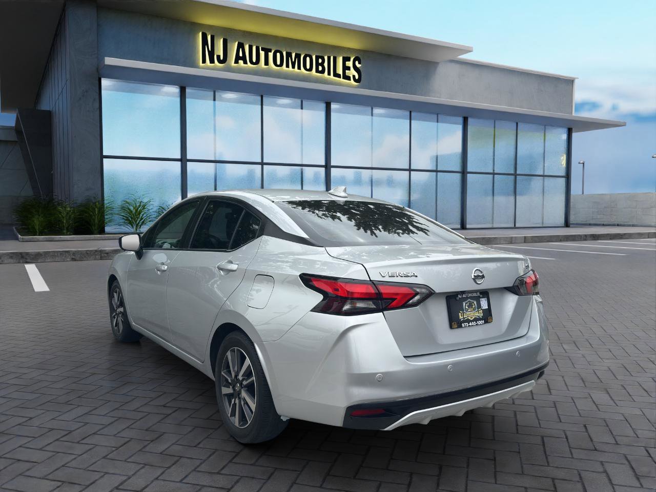 Used 2021 Nissan Versa SV image 5