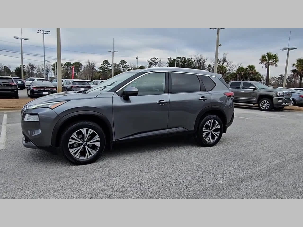Used 2023 Nissan Rogue SV w/ SV Premium B Package image 24