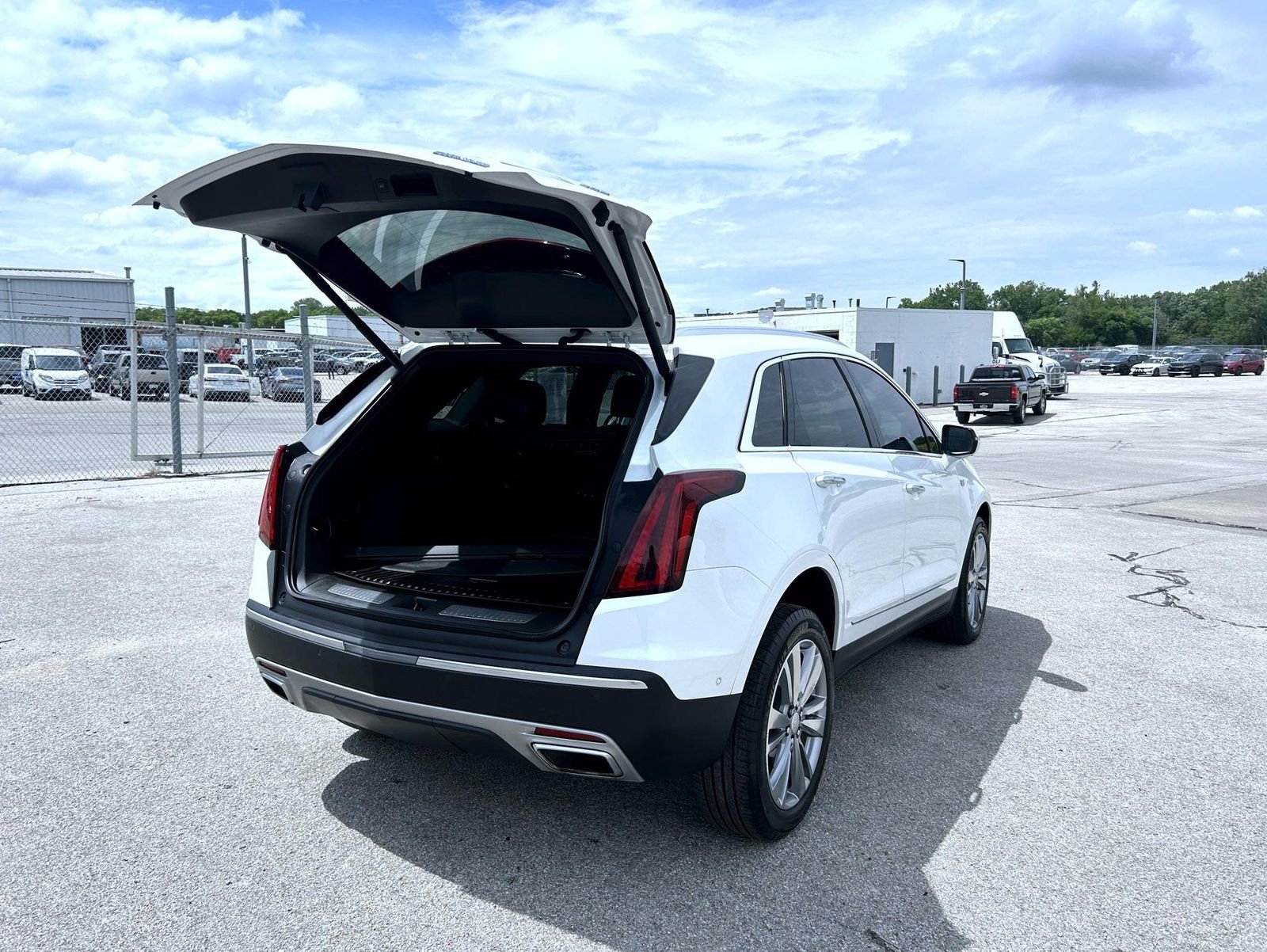 Used 2023 Cadillac XT5 Premium Luxury w/ Technology Package AWD/4WD image 22