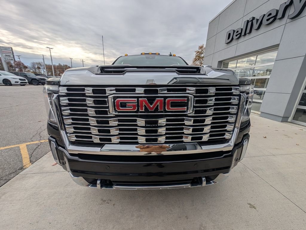 Used 2024 GMC Sierra 2500 Denali w/ Denali Reserve Package image 8