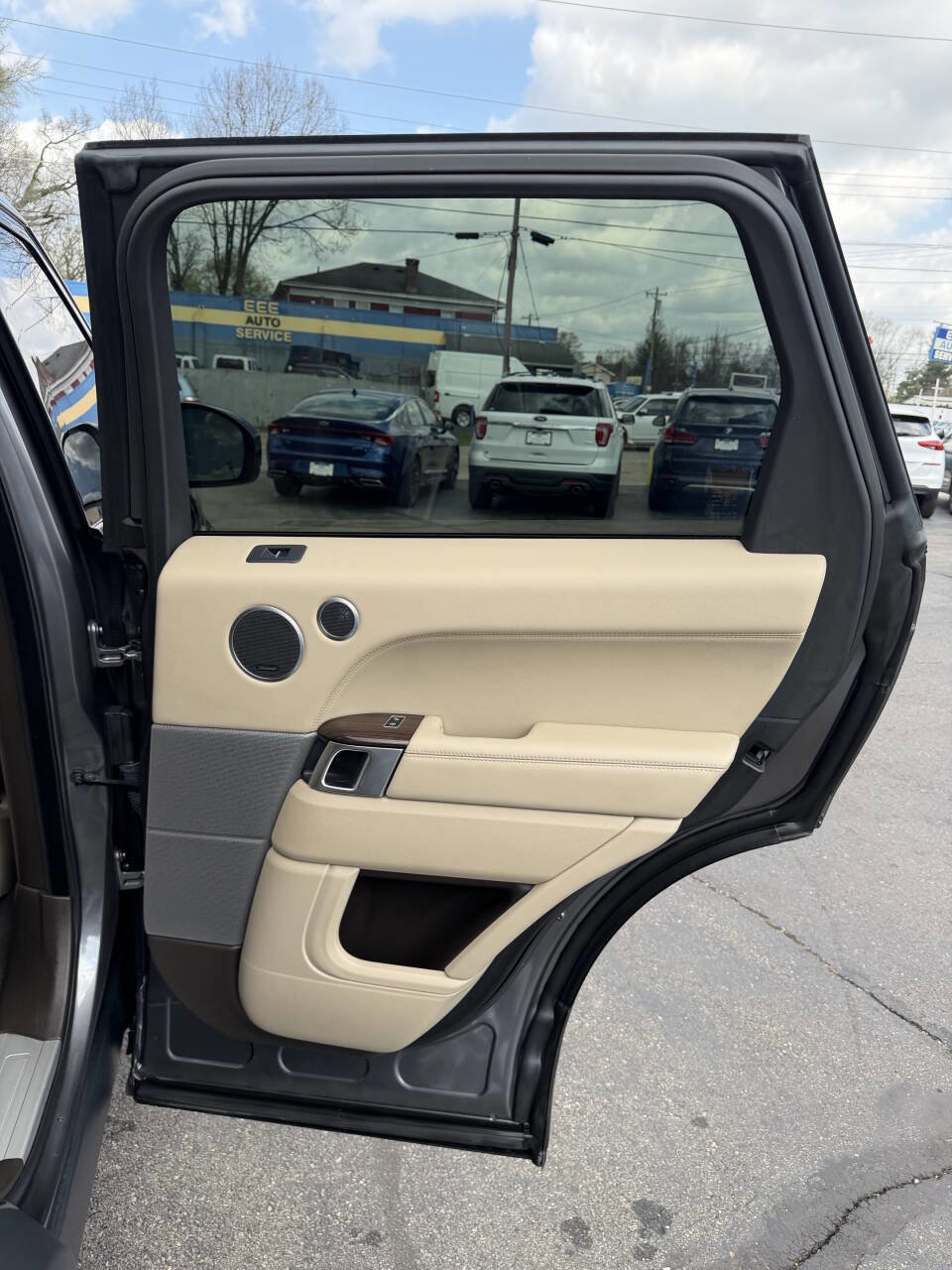 Used 2014 Land Rover Range Rover Sport HSE image 16