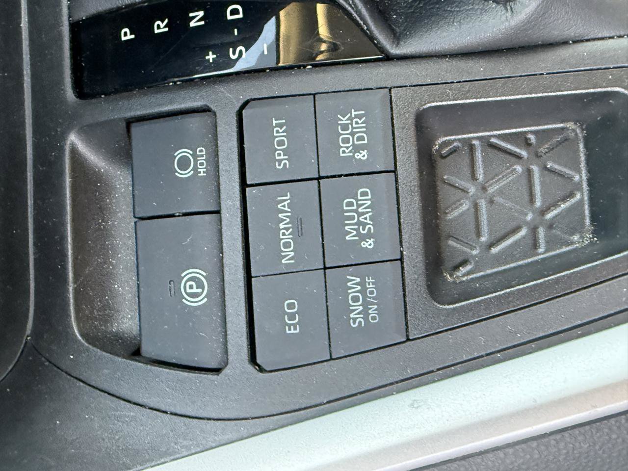 Used 2021 Toyota RAV4 XLE AWD/4WD image 14