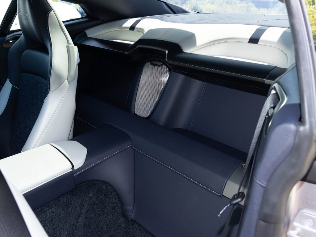 Used 2025 Aston Martin Vanquish image 32