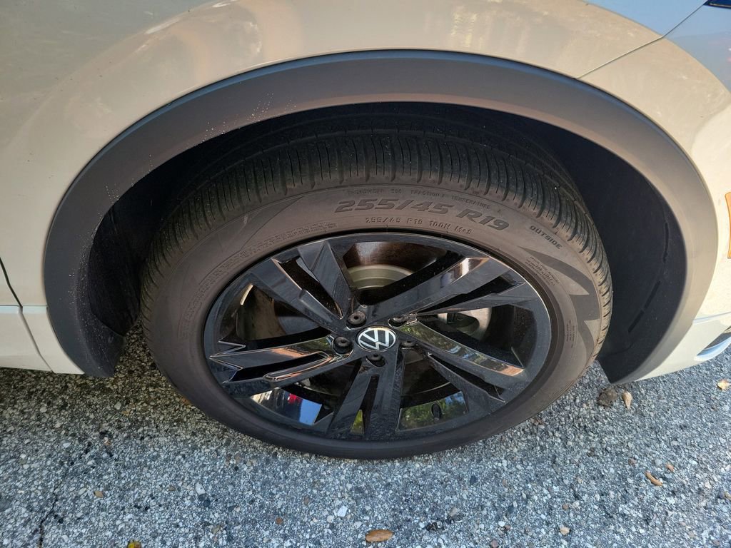 Used 2024 Volkswagen Tiguan SE R-Line image 13