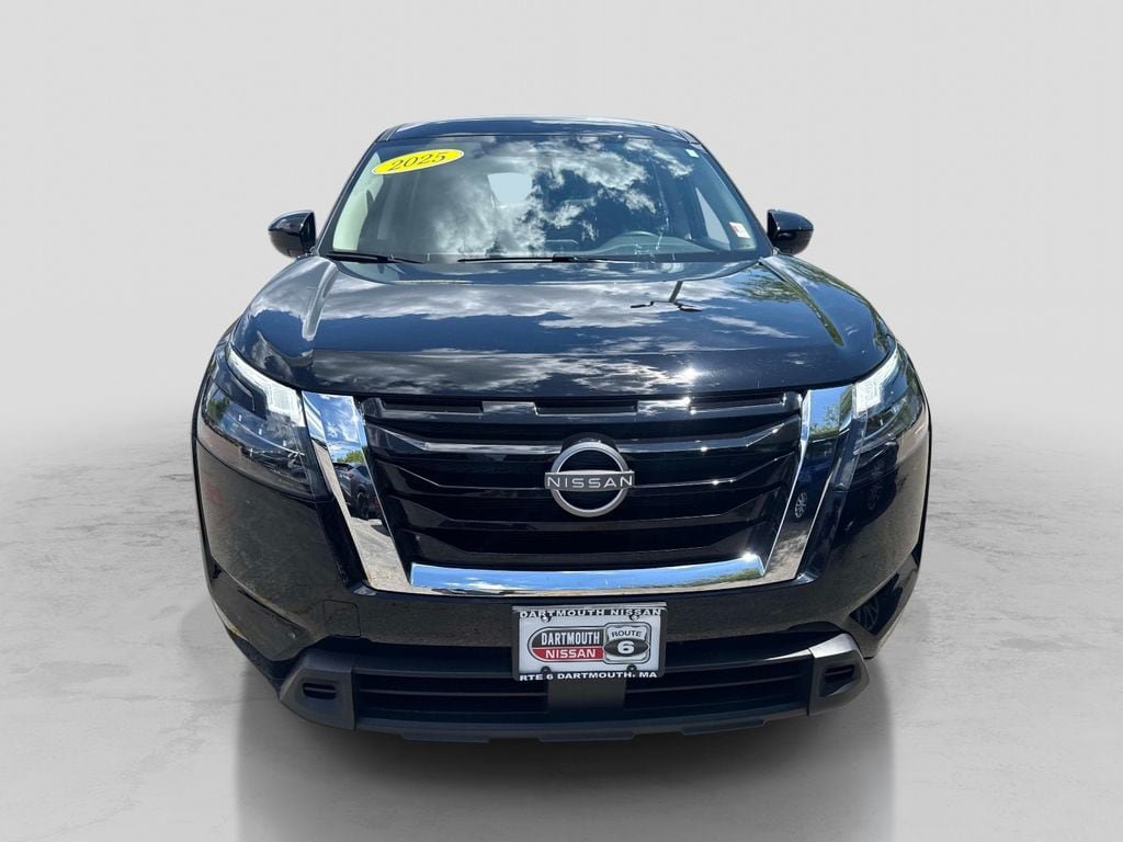 Used 2025 Nissan Pathfinder S AWD/4WD image 10