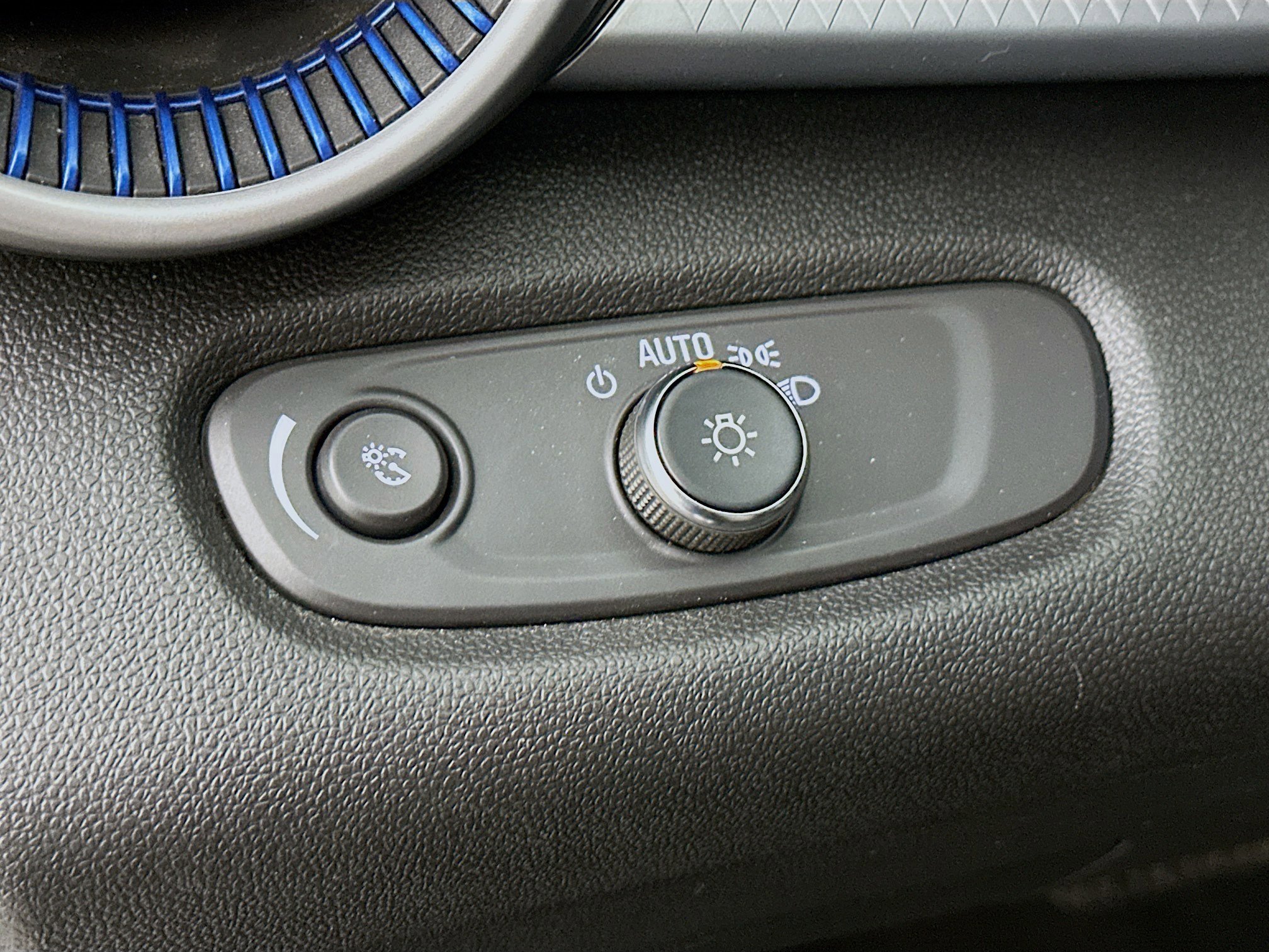 Used 2025 Chevrolet Trax LS image 16