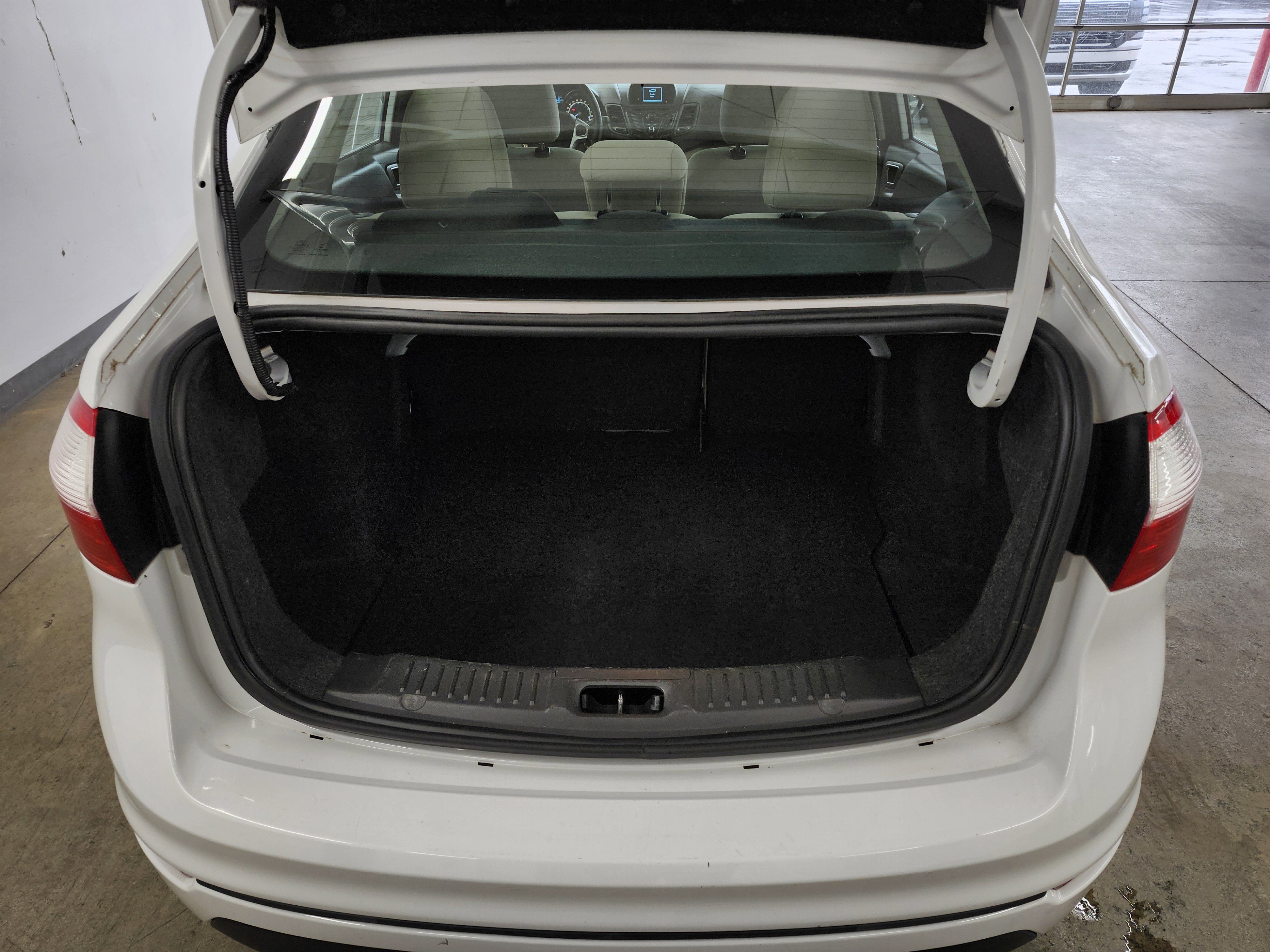 Used 2014 Ford Fiesta SE image 22