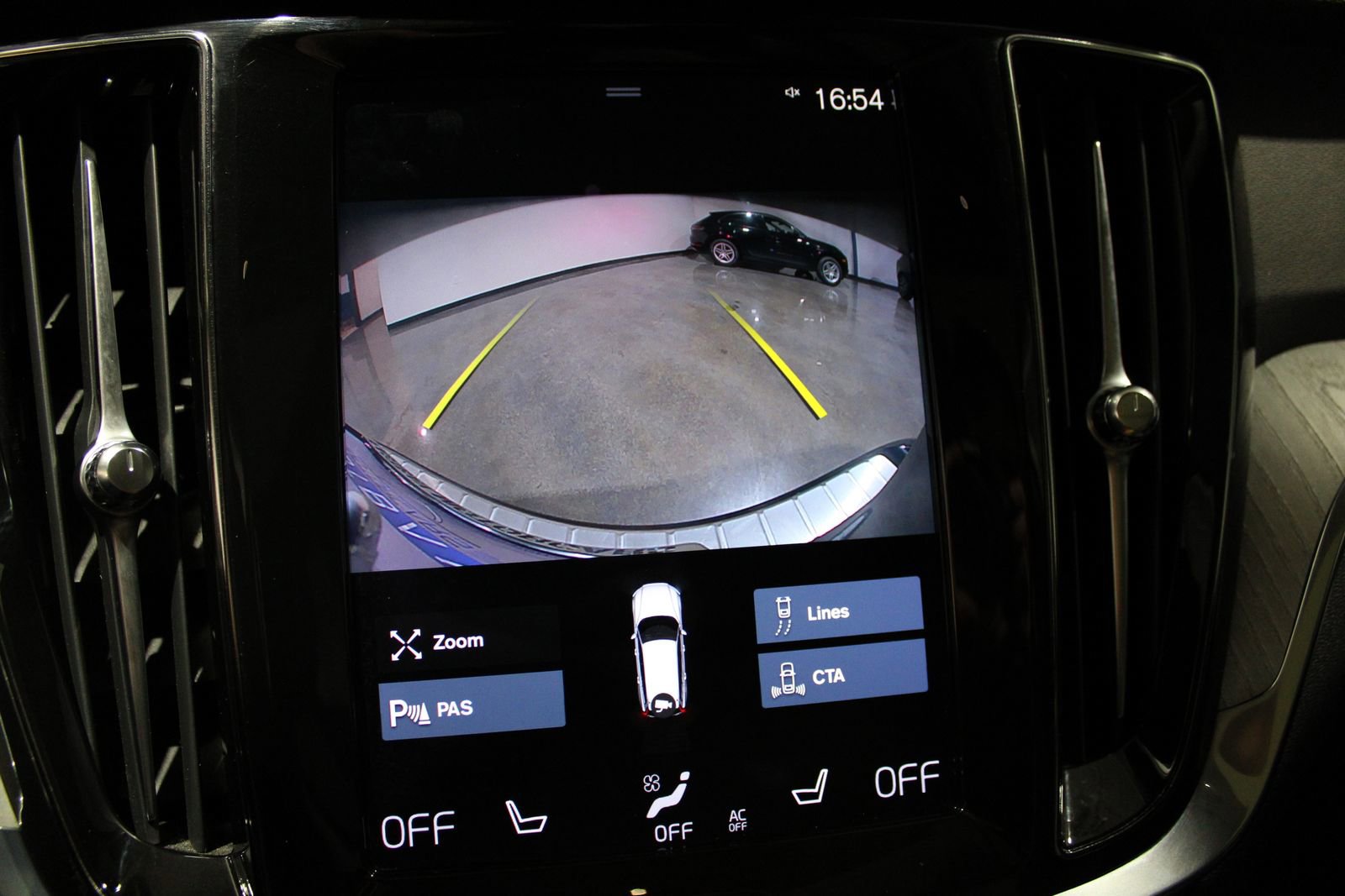 Used 2021 Volvo V60 T5 Cross Country w/ Climate Package image 31