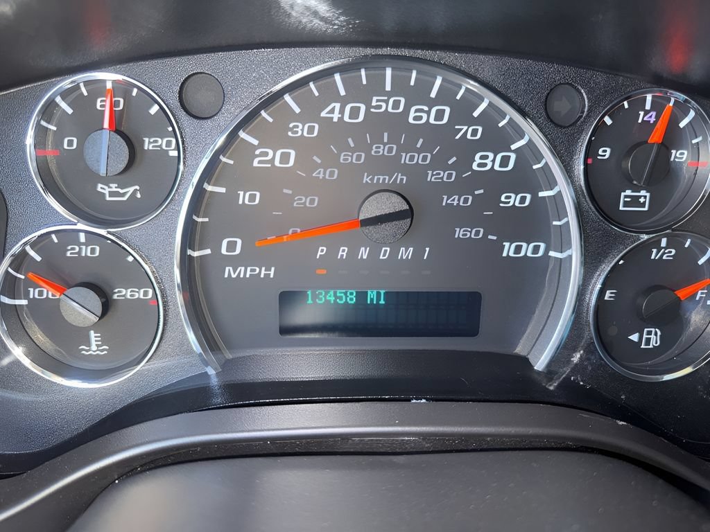 Used 2024 Chevrolet Express 2500 w/ Driver Convenience Package RWD image 18