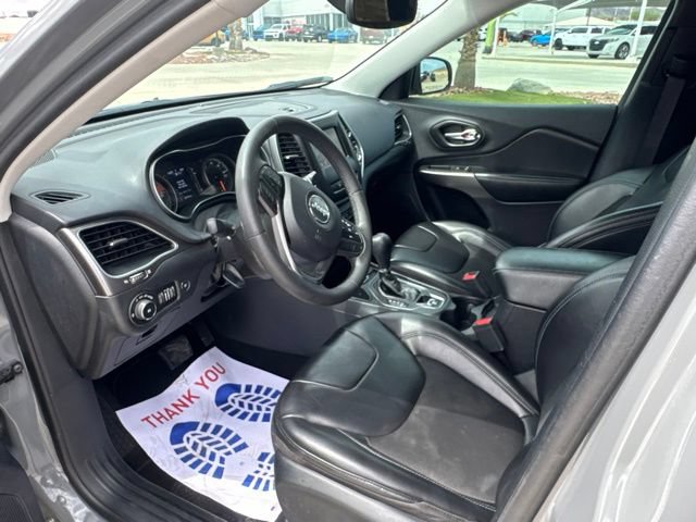 Certified 2020 Jeep Cherokee Latitude Plus w/ Comfort/Convenience Group FWD image 19