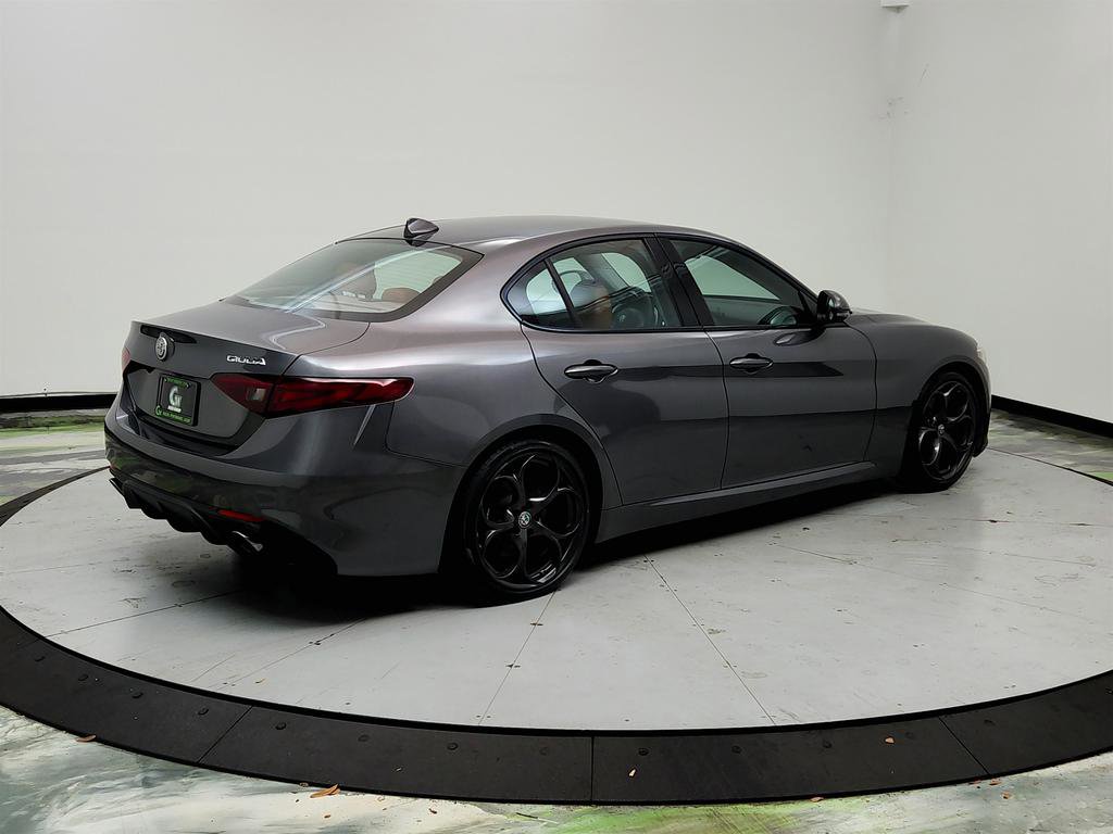 Used 2017 Alfa Romeo Giulia Ti w/ TI 19" Sport Package RWD image 5