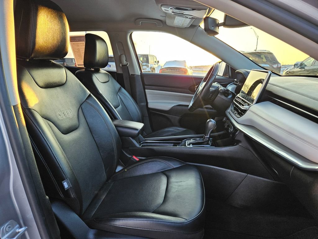 Used 2022 Jeep Compass Limited image 35