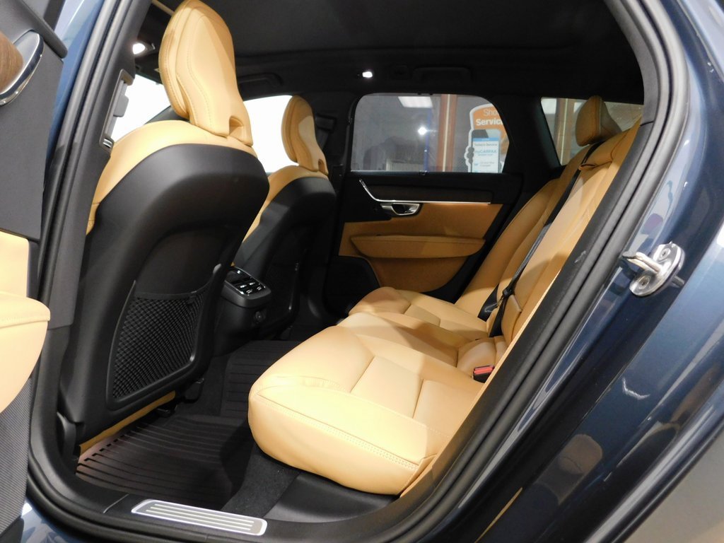 Used 2026 Volvo V90 B6 Cross Country Ultra image 68