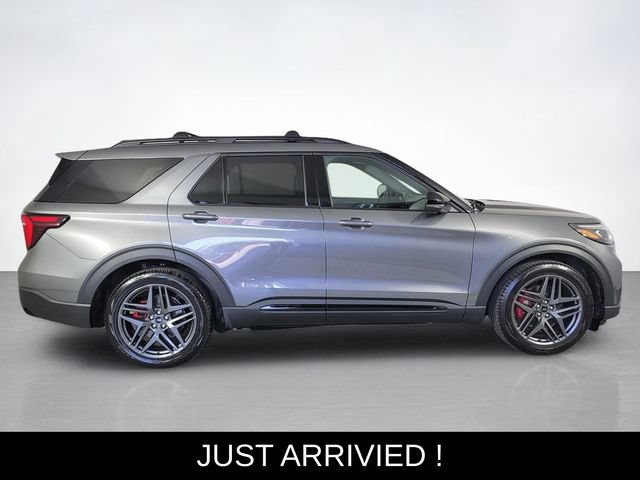 Used 2025 Ford Explorer ST AWD/4WD image 2