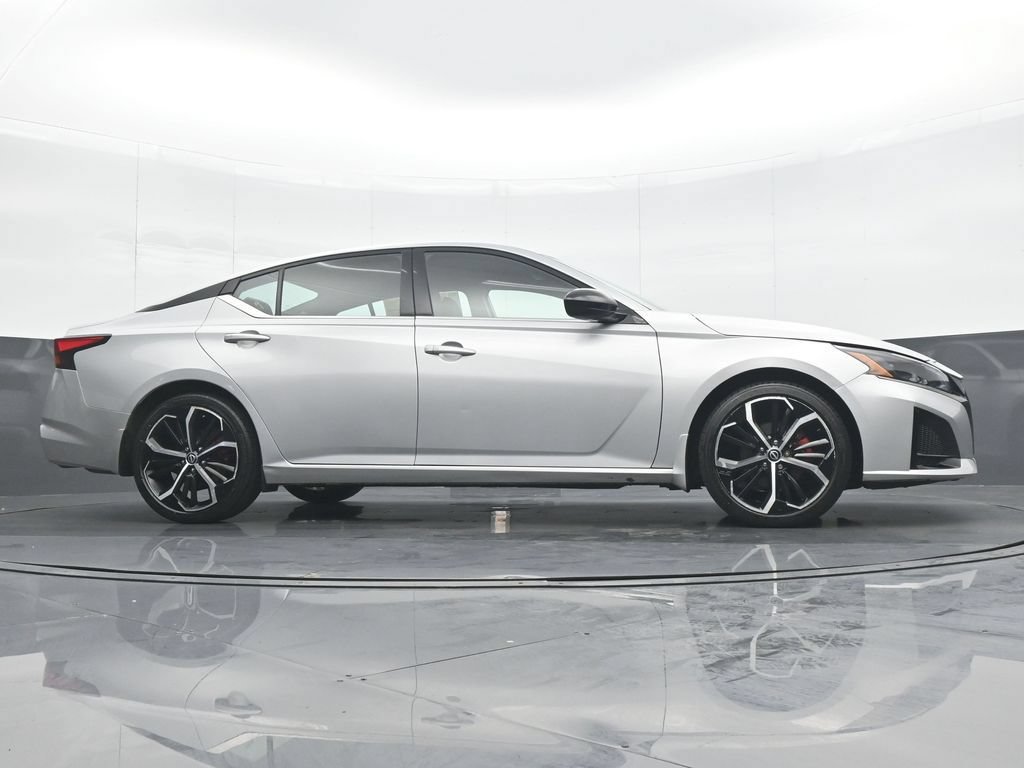 Used 2023 Nissan Altima 2.5 SR FWD image 32