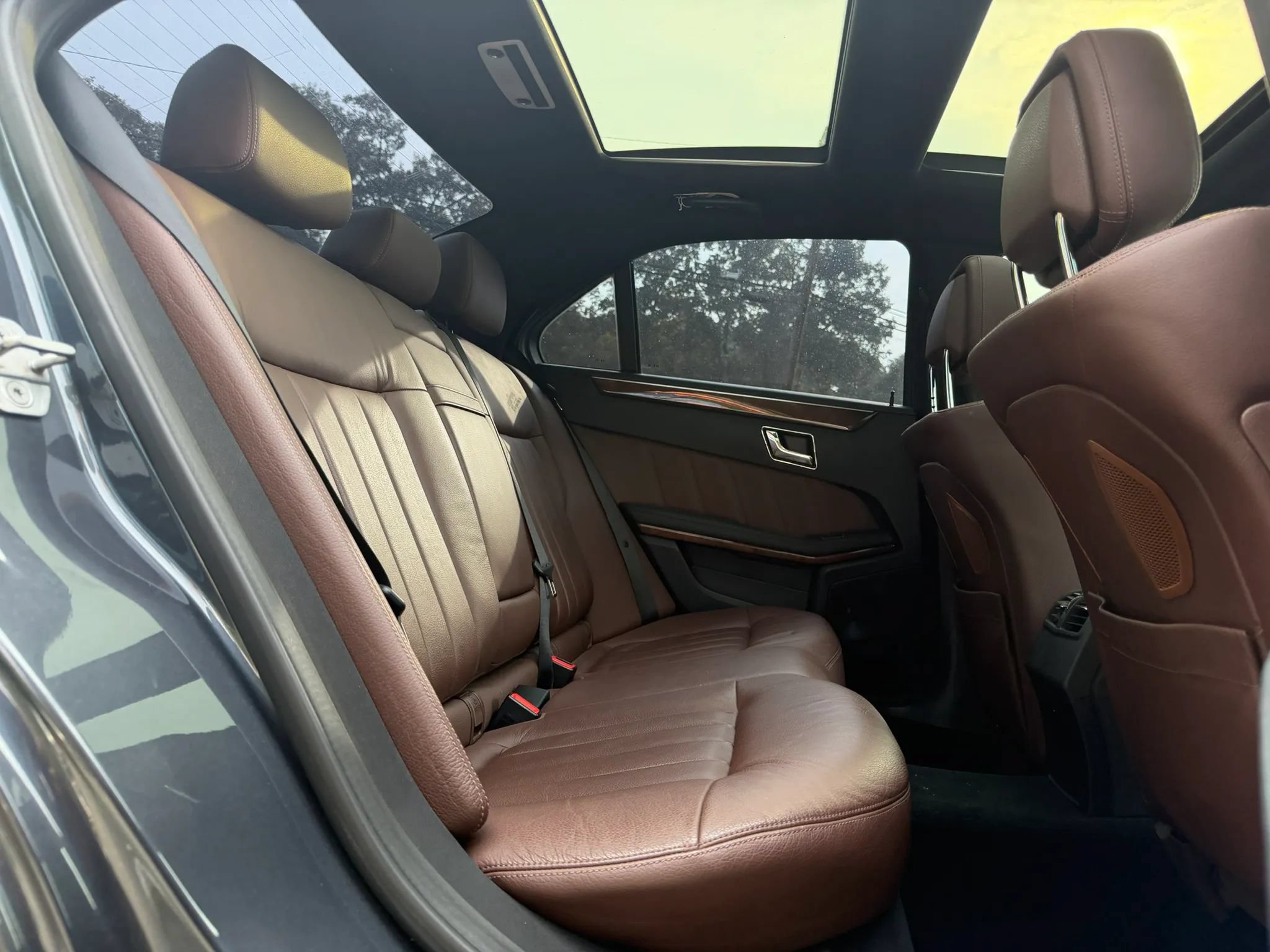 Used 2011 Mercedes-Benz E 550 4MATIC Sedan image 14