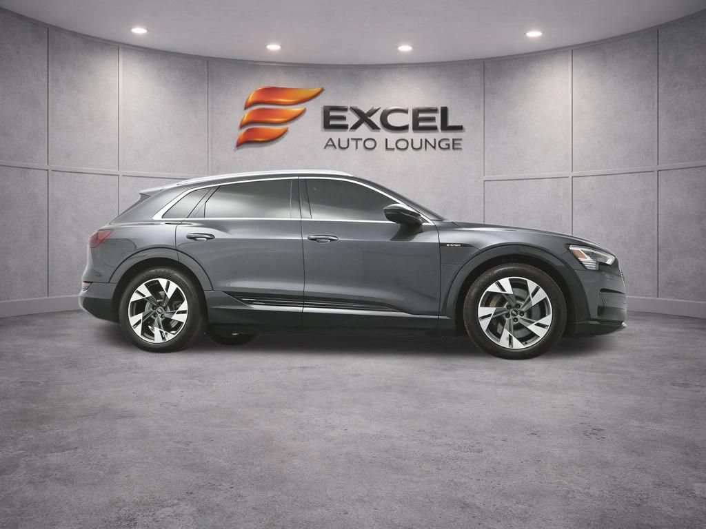Used 2022 Audi e-tron Premium AWD/4WD image 48