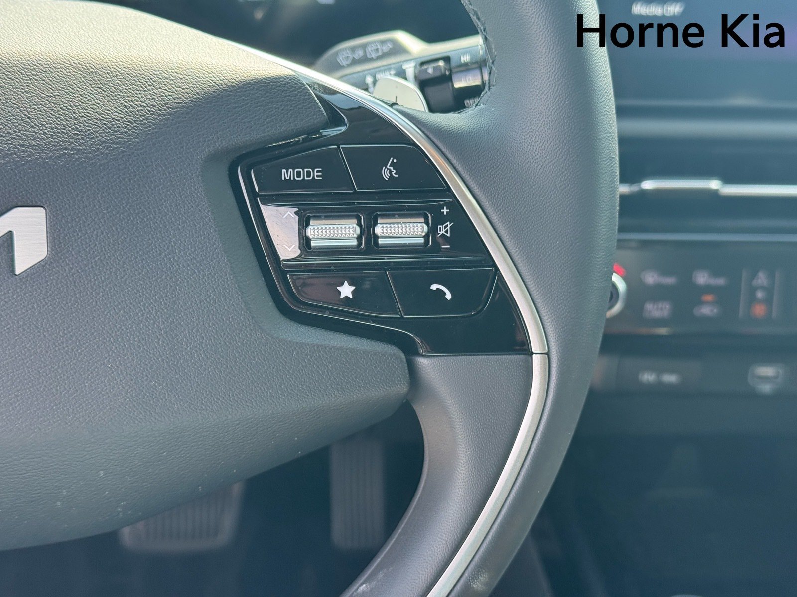 Certified 2025 Kia Niro EX FWD image 19