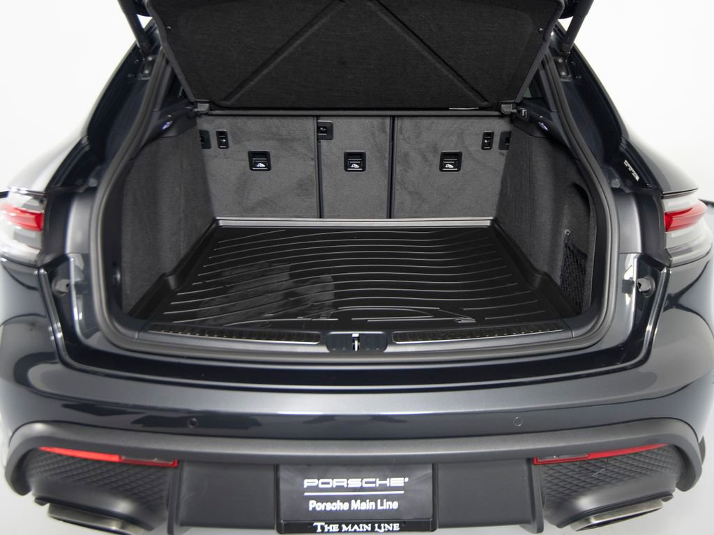 Certified 2025 Porsche Macan image 40