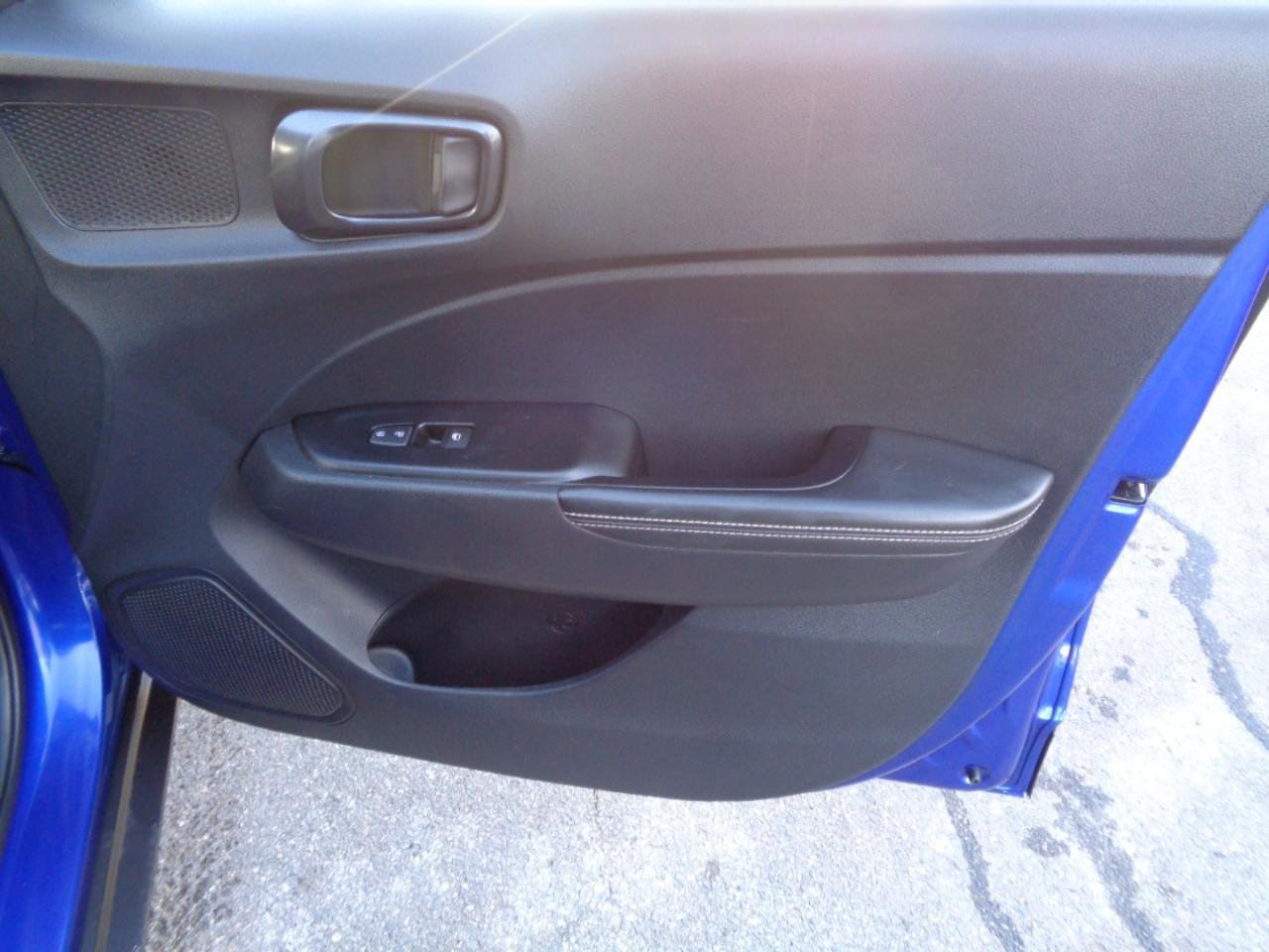 Used 2023 Hyundai Venue Limited image 25