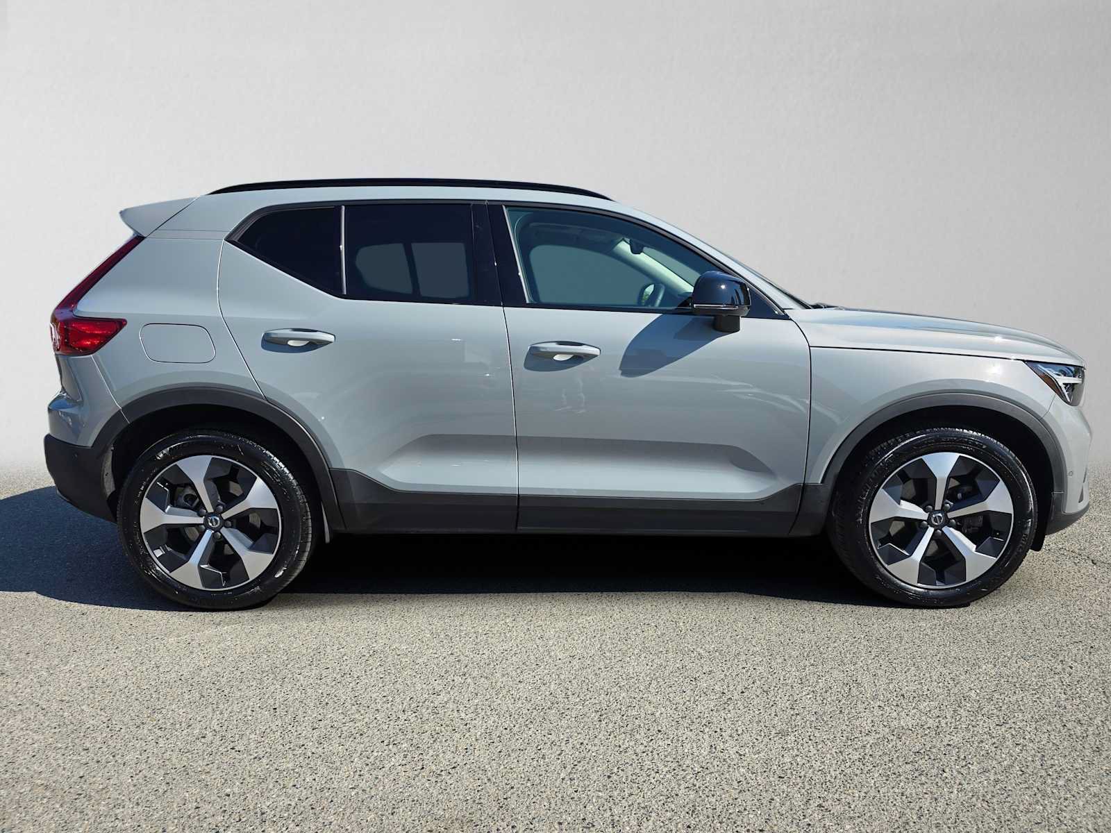 Used 2026 Volvo XC40 B5 Plus w/ Protection Package Premier AWD/4WD image 2