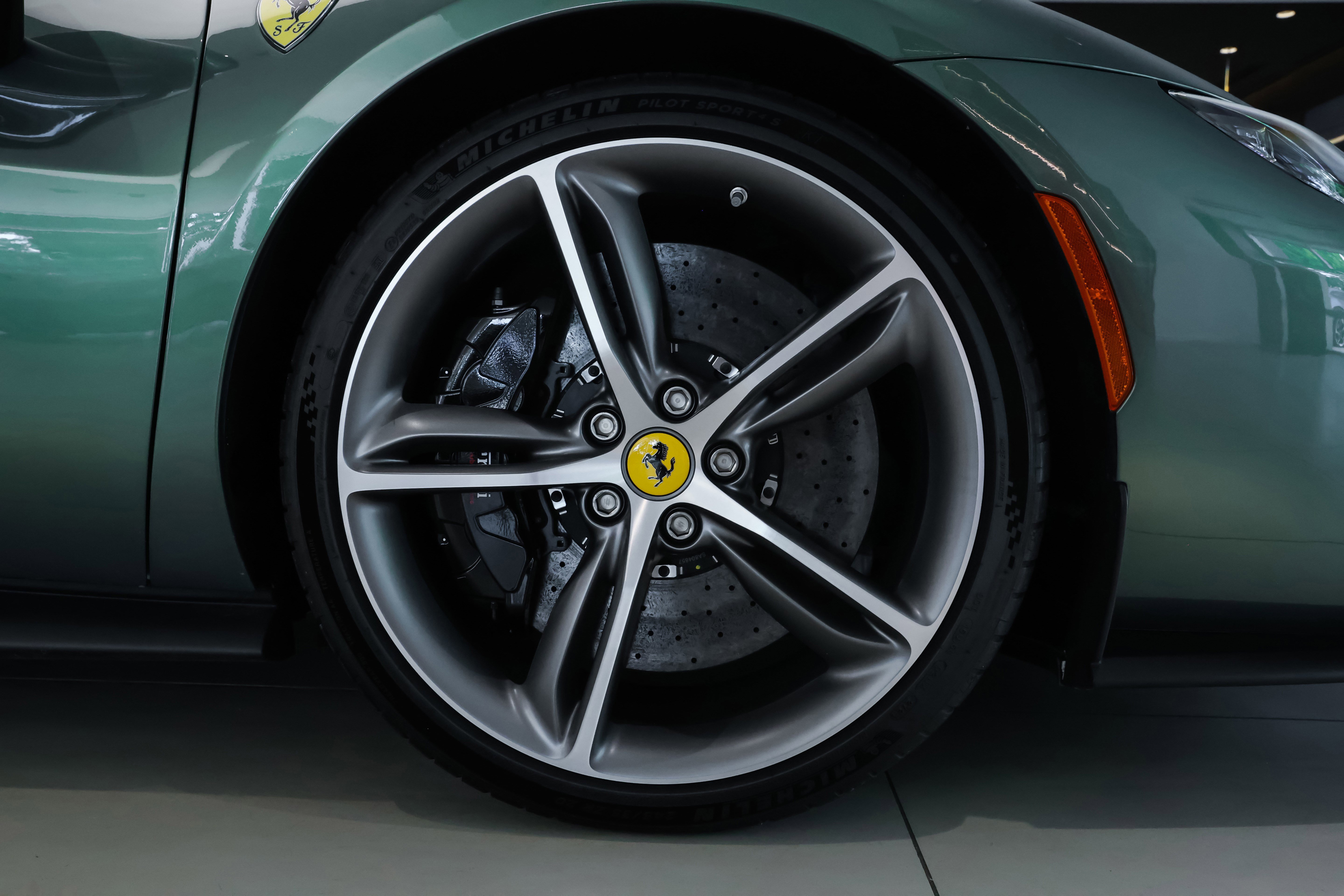 Used 2023 Ferrari 296 GTS RWD image 32