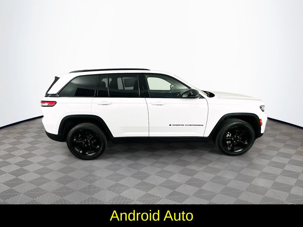 Used 2023 Jeep Grand Cherokee Altitude AWD/4WD image 11