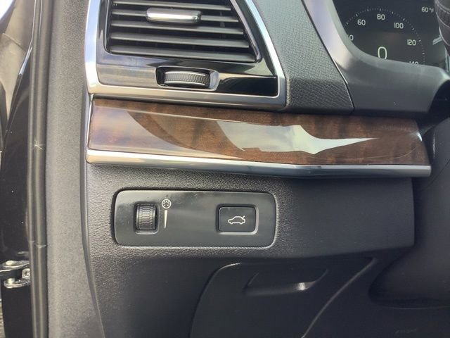 Used 2016 Volvo XC90 T6 Momentum w/ Momentum Plus Package image 27