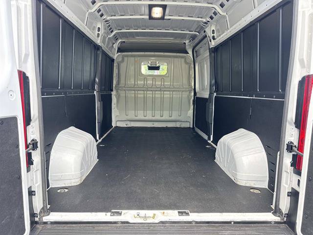 Used 2025 RAM ProMaster 2500 w/ Convenience Group FWD image 9